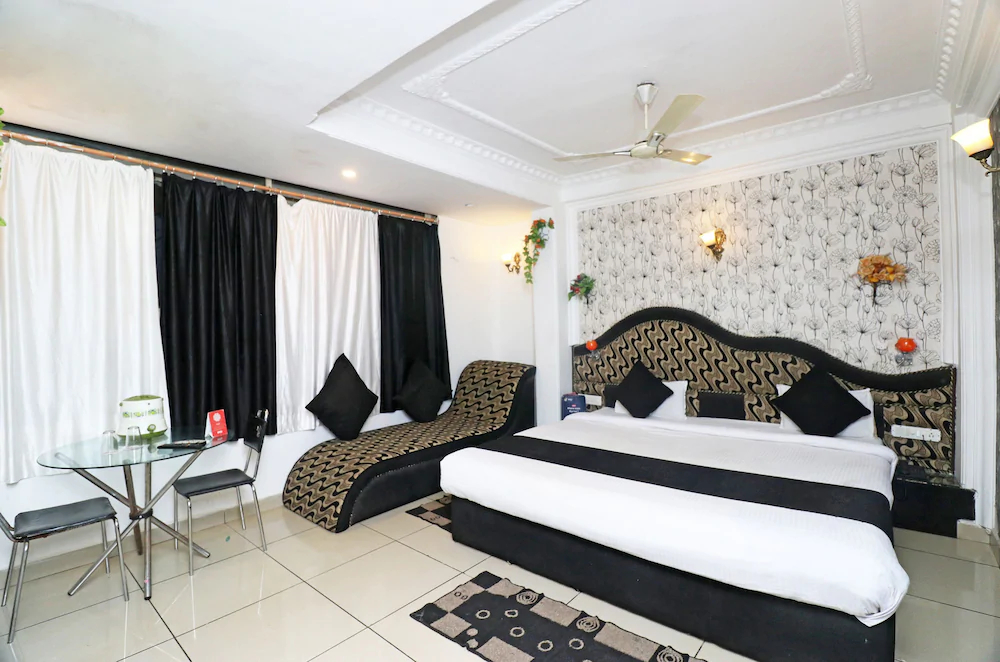 Hotel Abhilasha by OYO Rooms