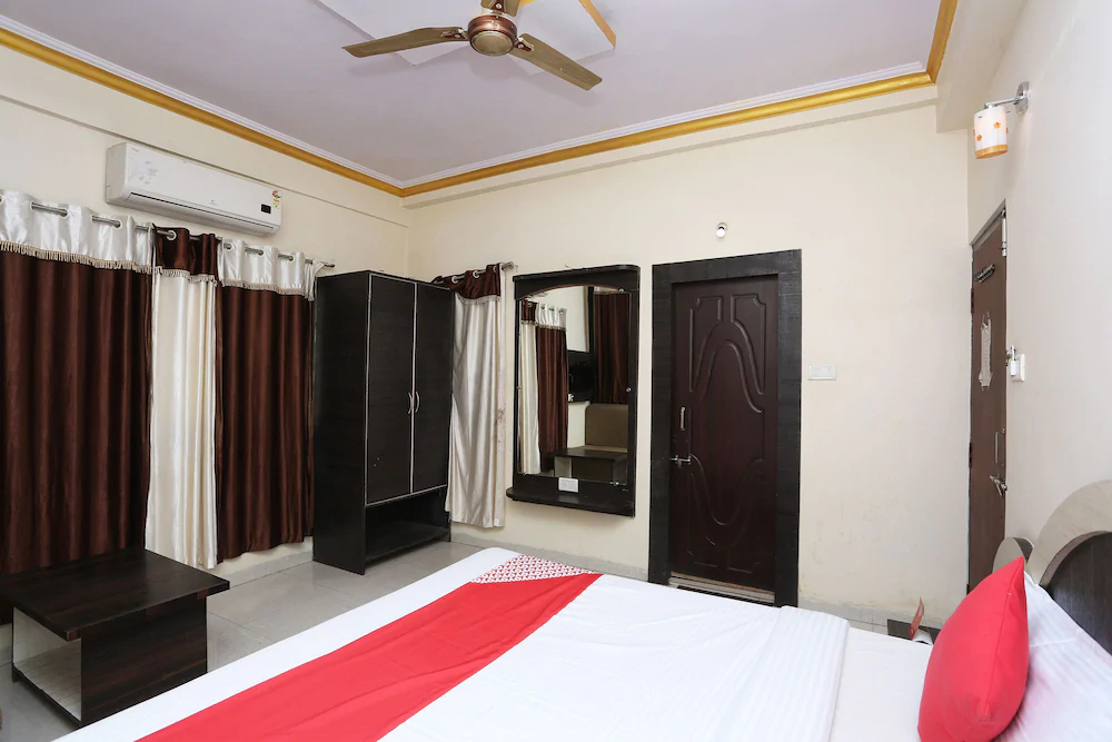 Hotel Saket by OYO Rooms