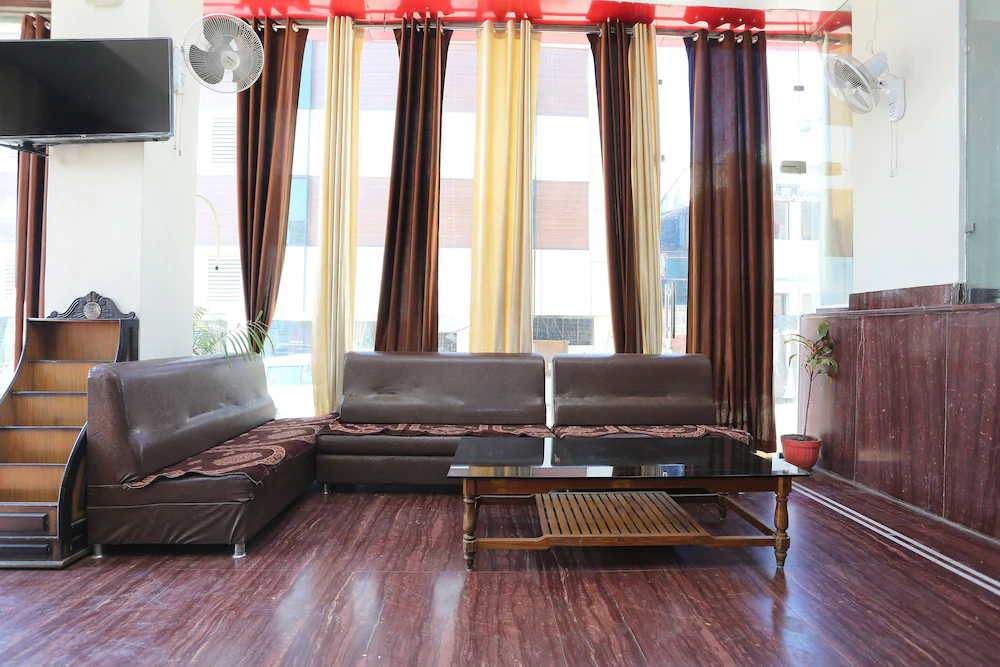 Hotel Saket by OYO Rooms