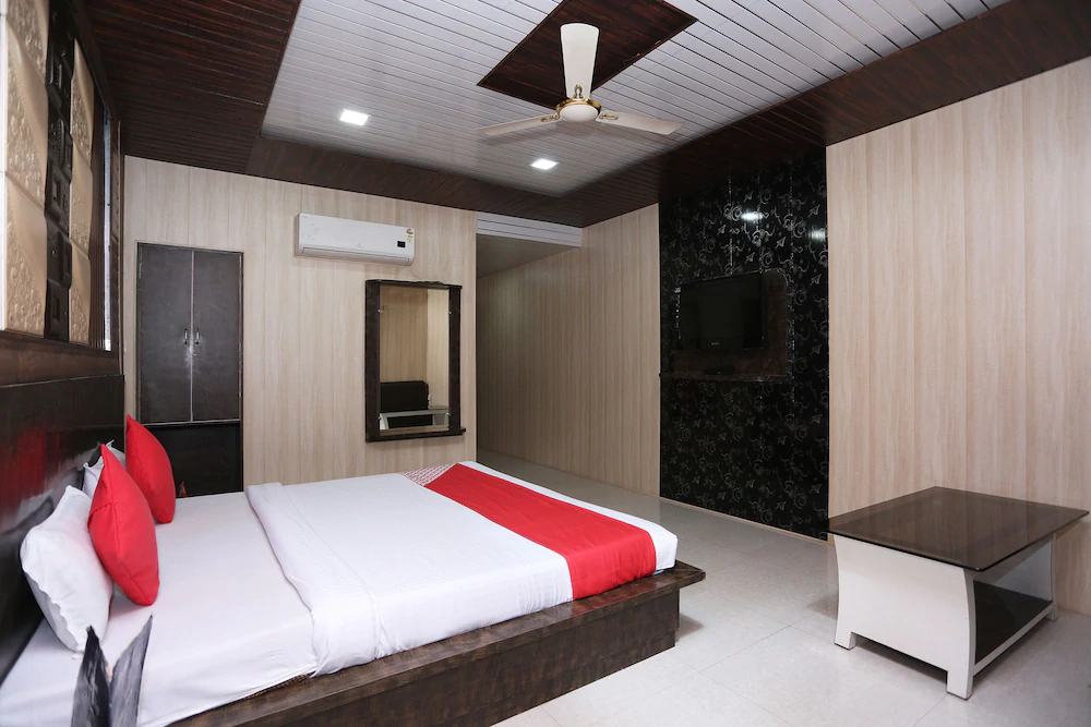 Hotel Saket by OYO Rooms