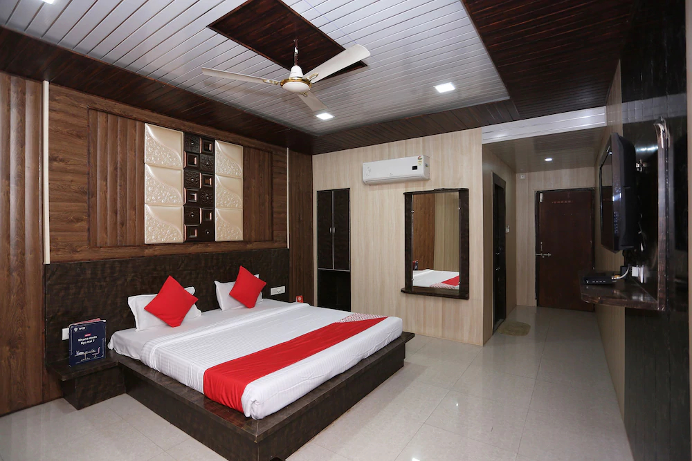 Hotel Saket by OYO Rooms