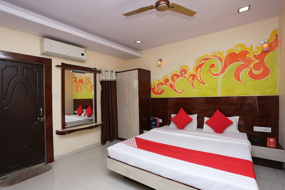 Hotel Saket by OYO Rooms