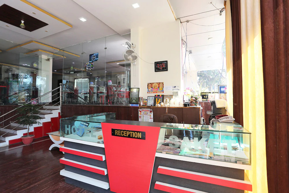 Hotel Saket by OYO Rooms