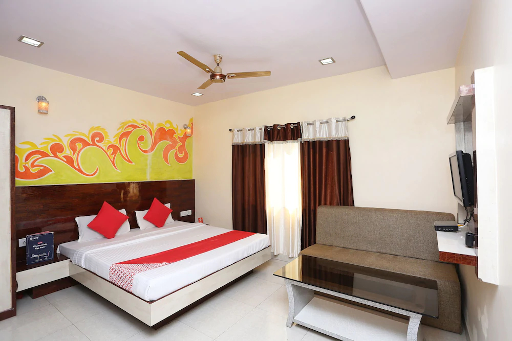 Hotel Saket by OYO Rooms