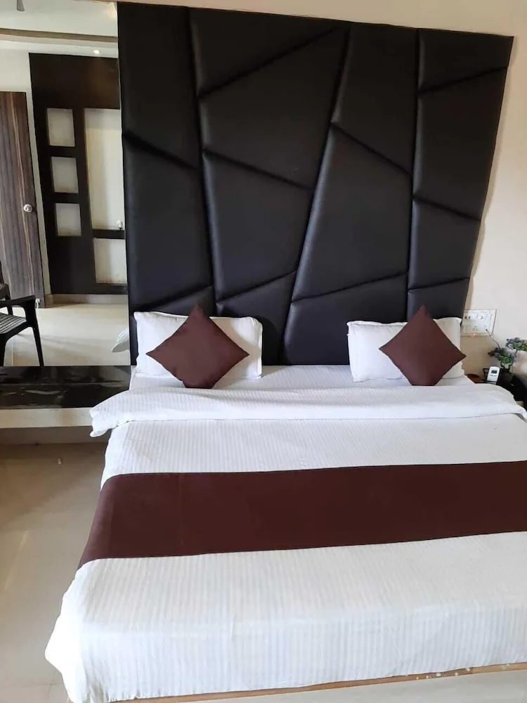 Khalsa Lake View Resort