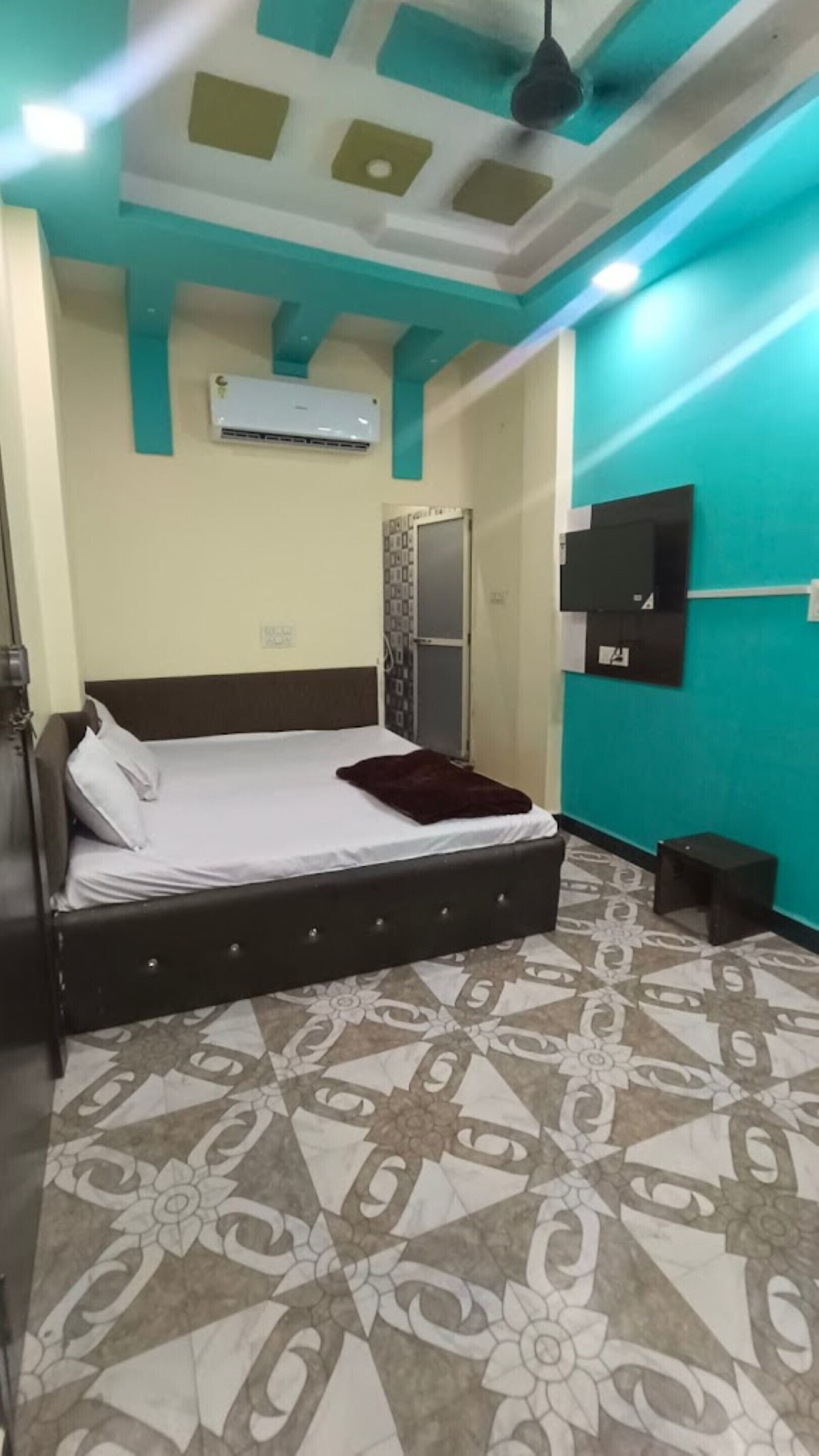 Hotel Priyanshi Palace