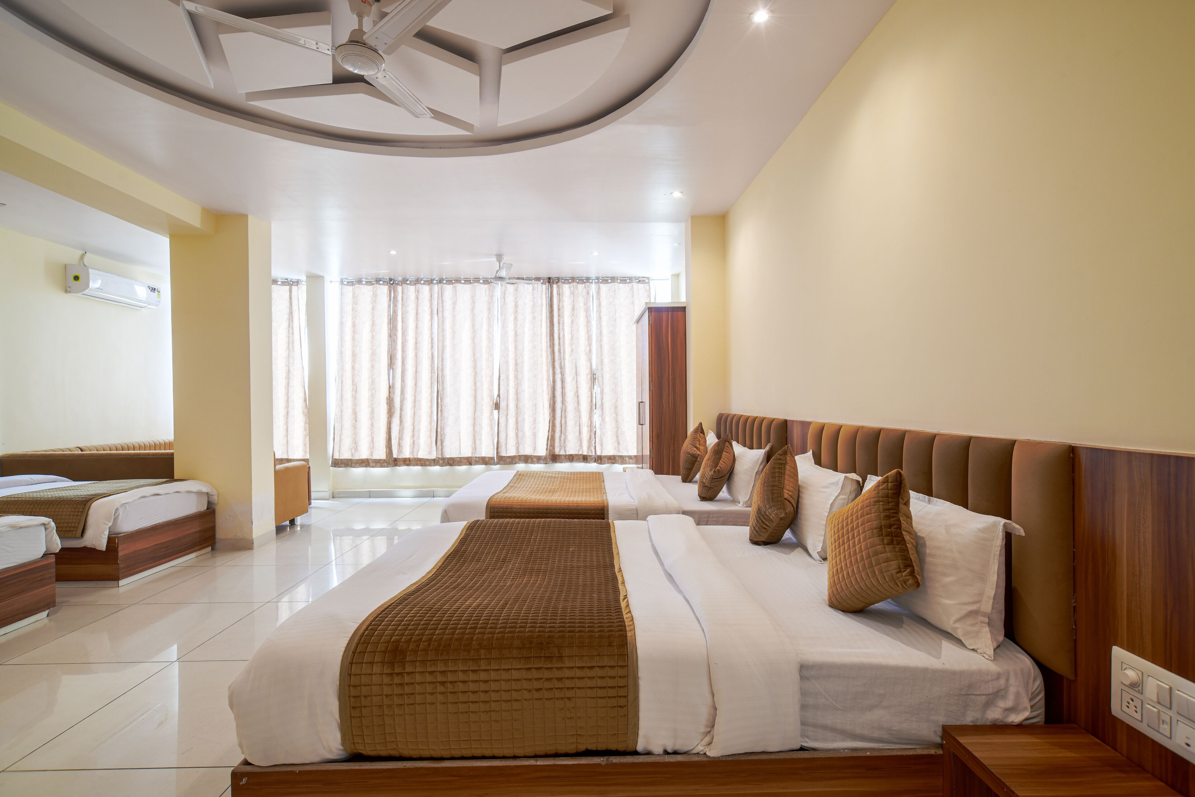 Hotel Radhe Krishna Resort