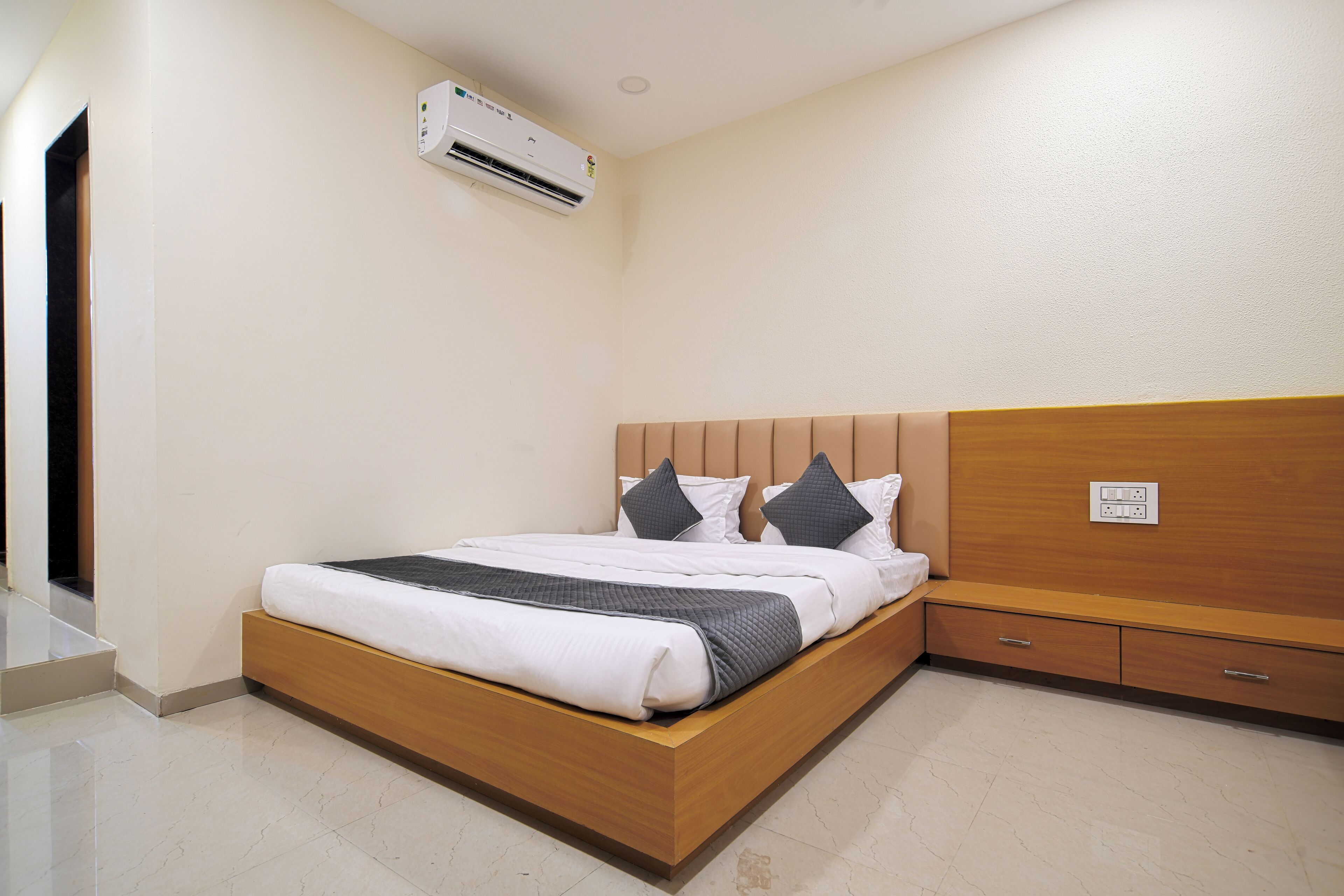 Hotel Shivlok