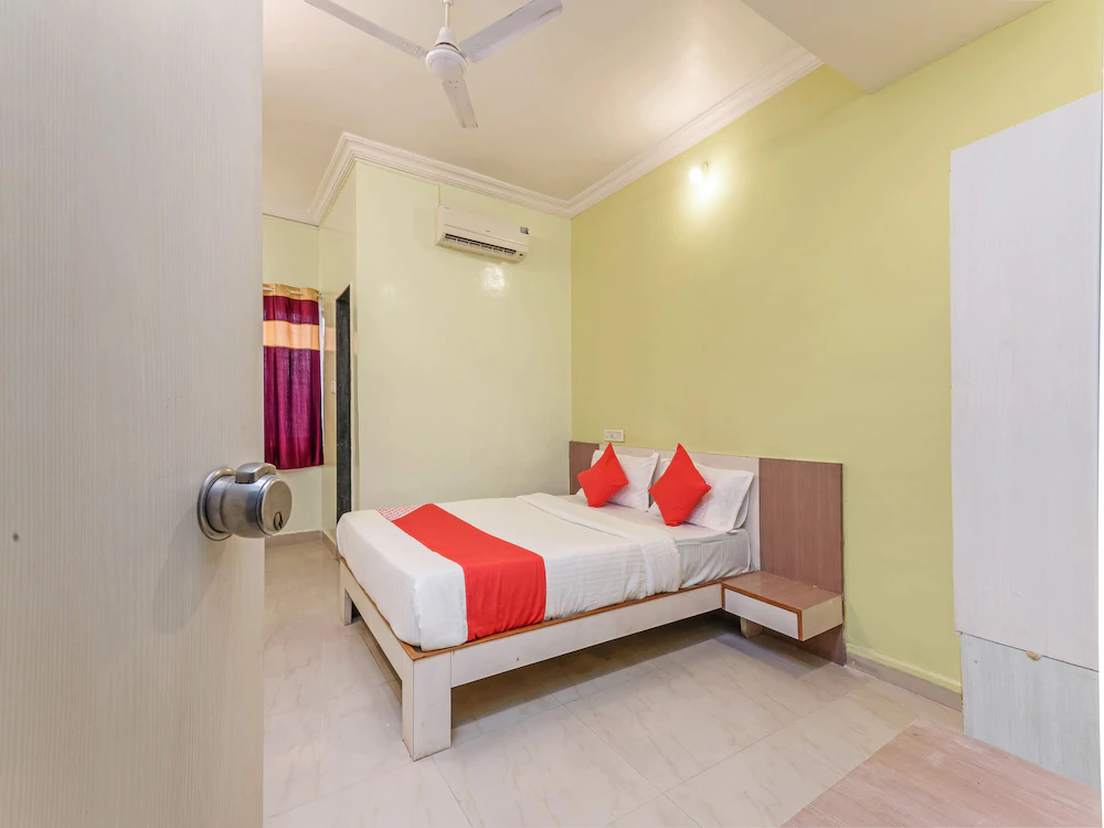 Hotel Dream Line Lodging & Boarding by OYO Rooms