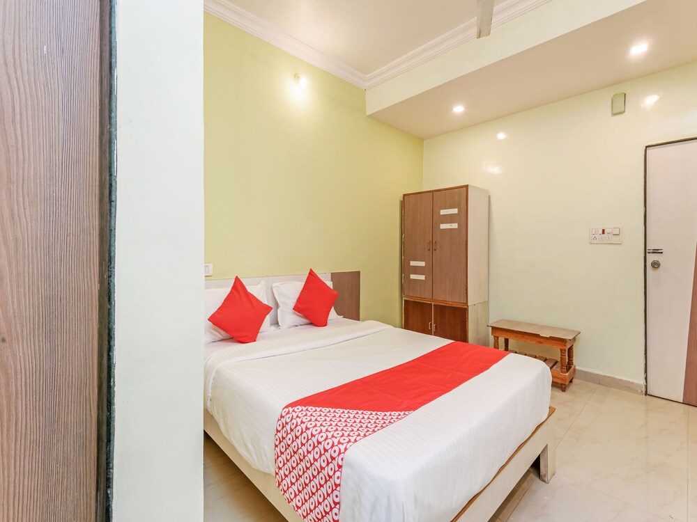 Hotel Dream Line Lodging & Boarding by OYO Rooms