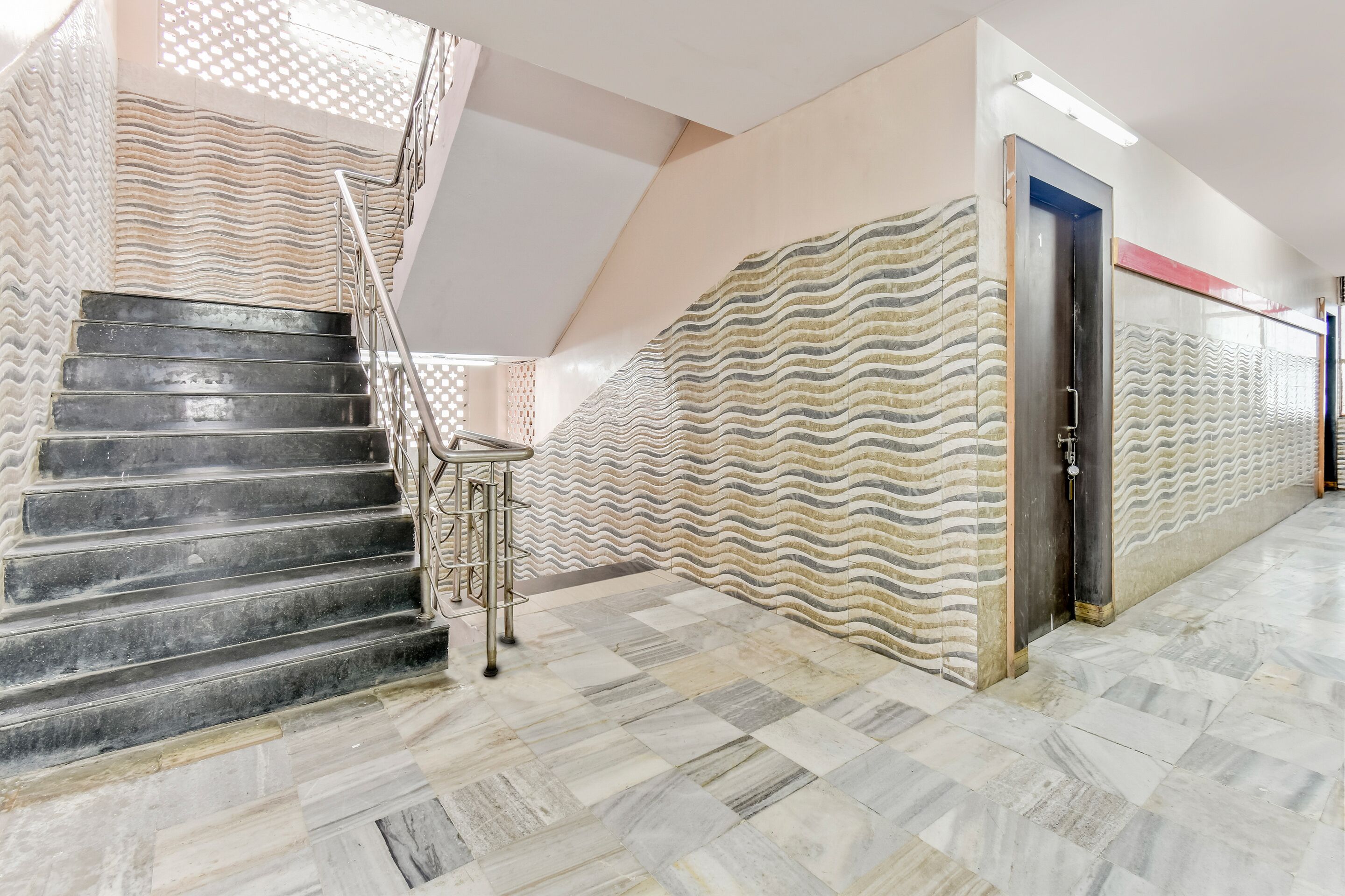 Hotel Shangrila Inn by OYO Rooms