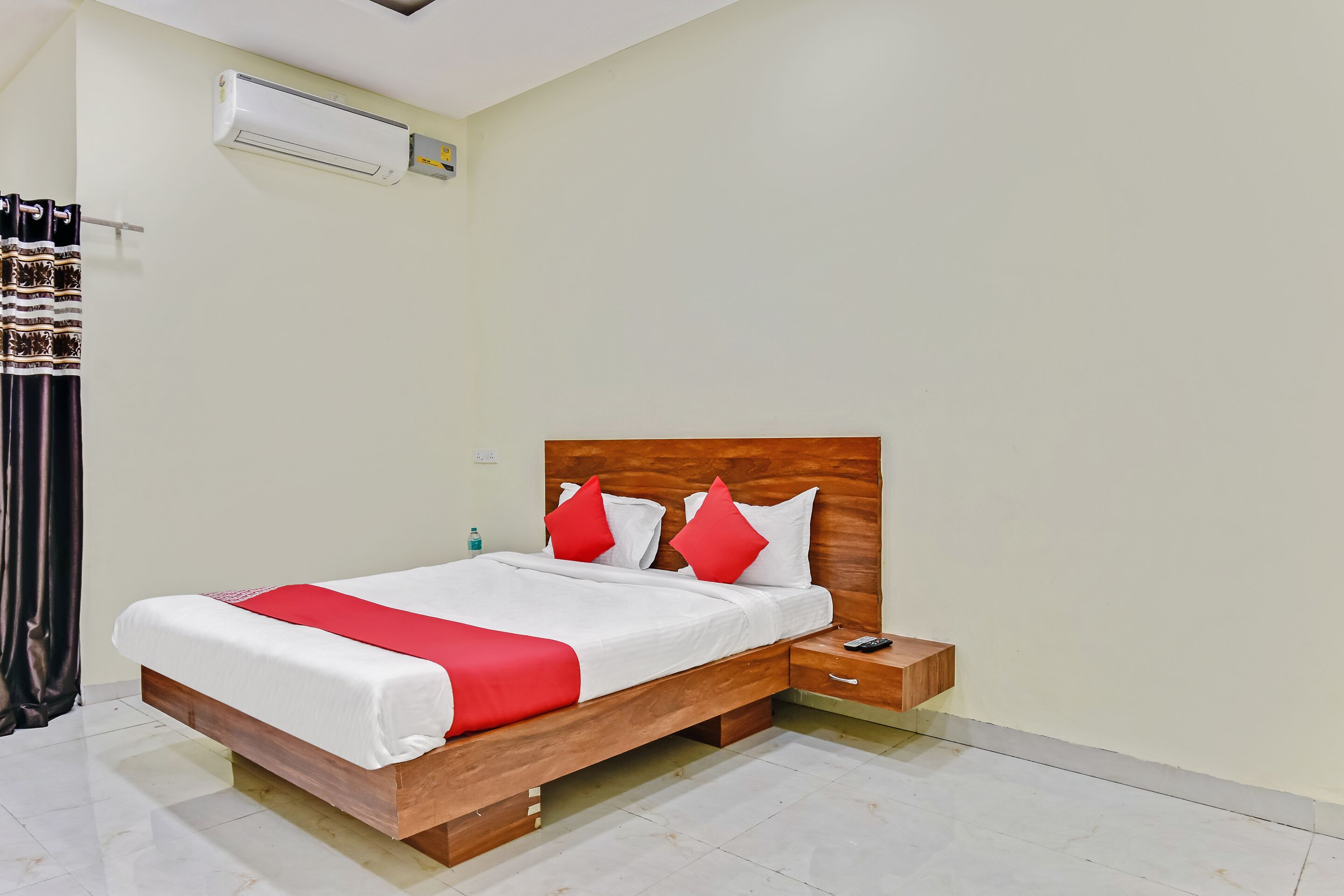 Hotel Siddheshwar by OYO Rooms