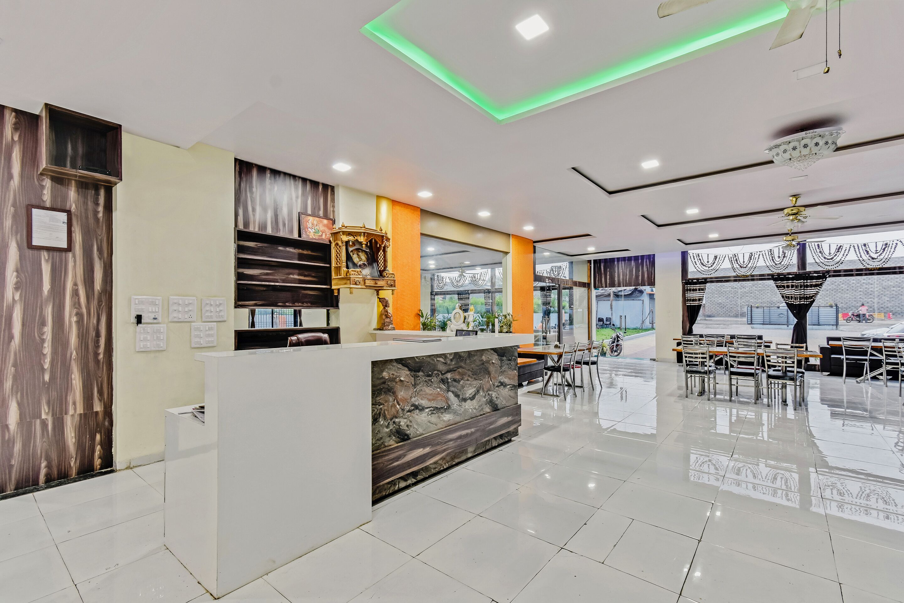 Hotel Siddheshwar by OYO Rooms