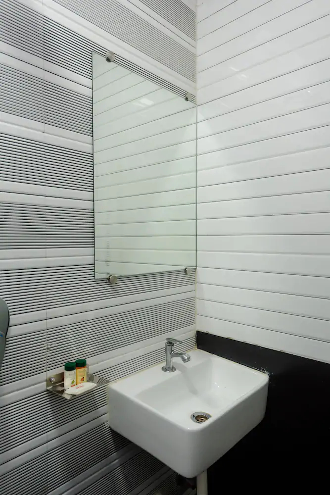 Hotel Apple Inn by OYO Rooms