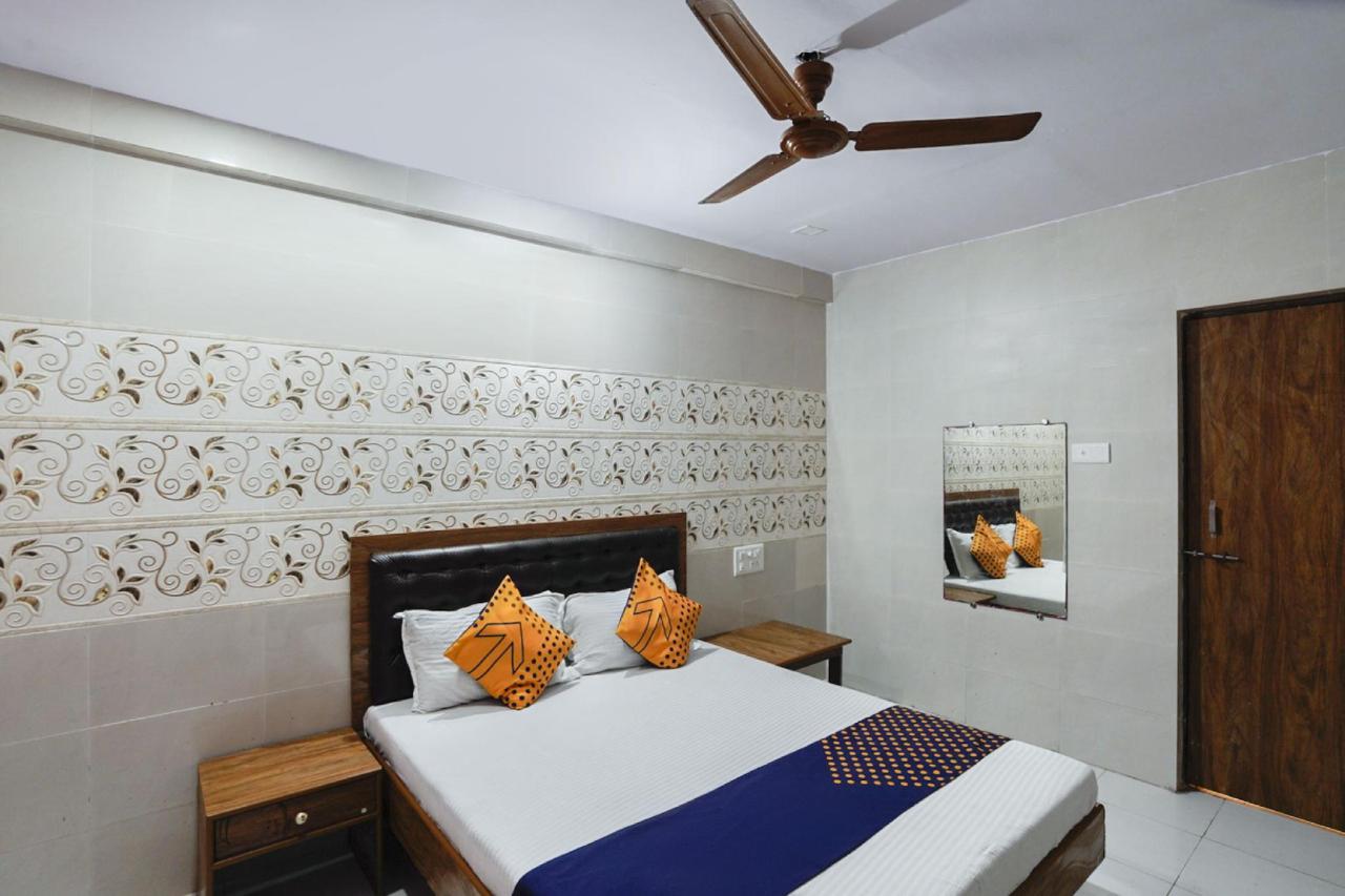 Dipesh Lodge by OYO Rooms