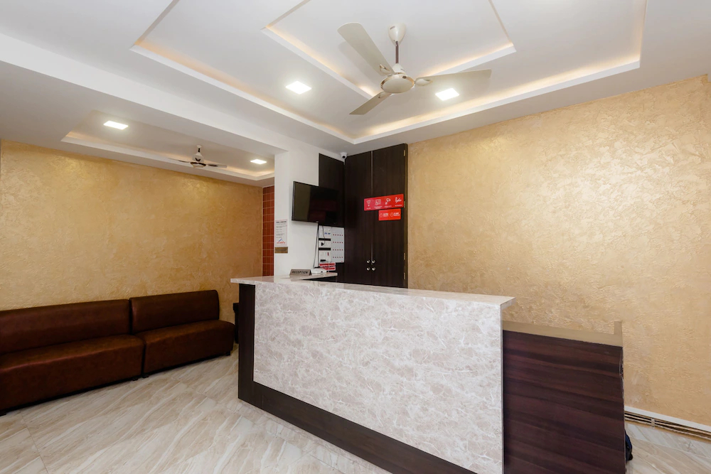 Everest Inn by OYO Rooms