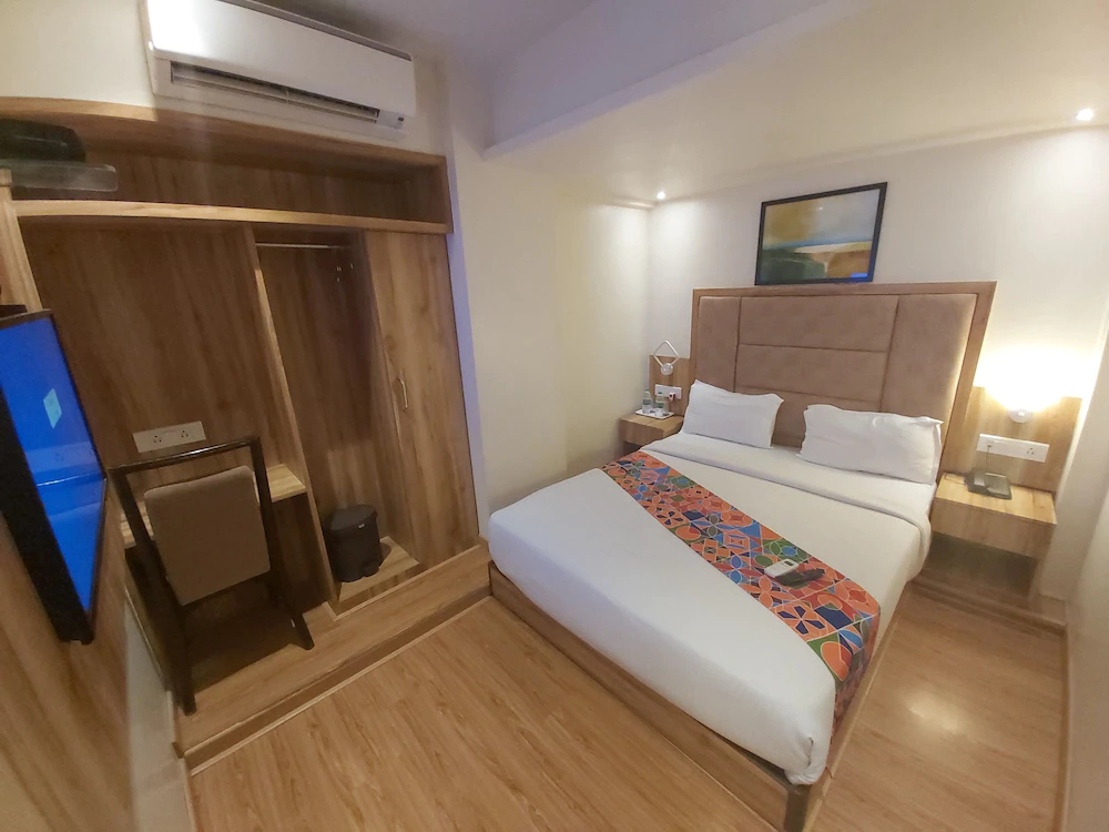 FabHotel Byaris International