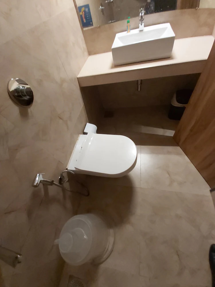 FabHotel Byaris International