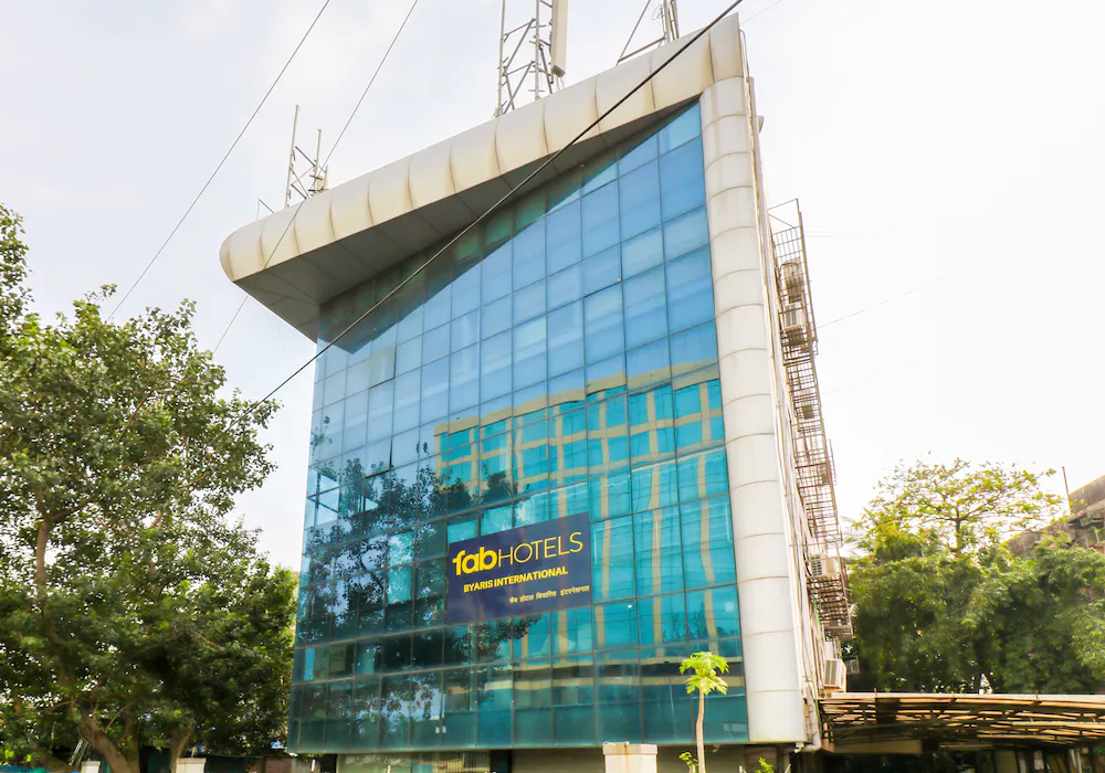 FabHotel Byaris International