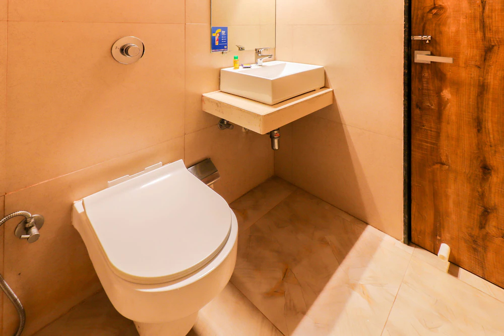 FabHotel Byaris International