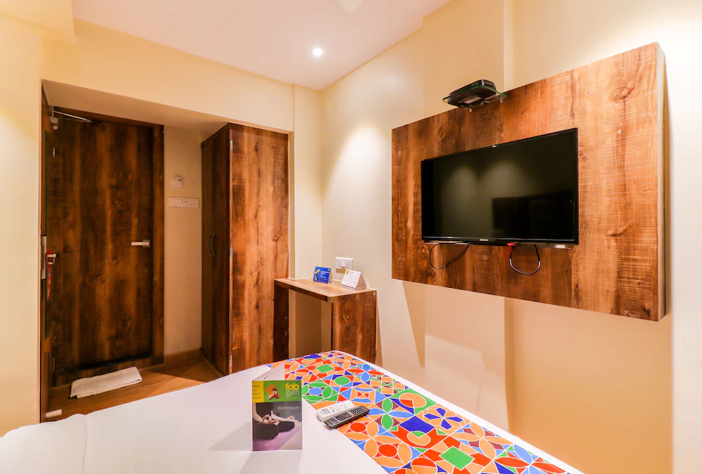 FabHotel Byaris International