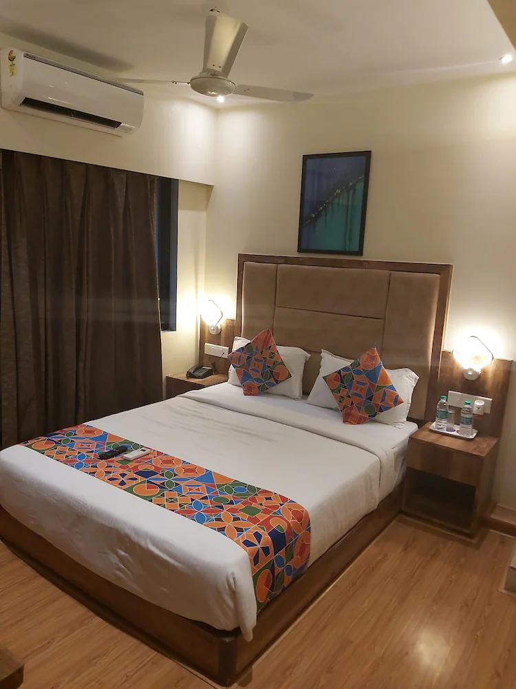 FabHotel Byaris International