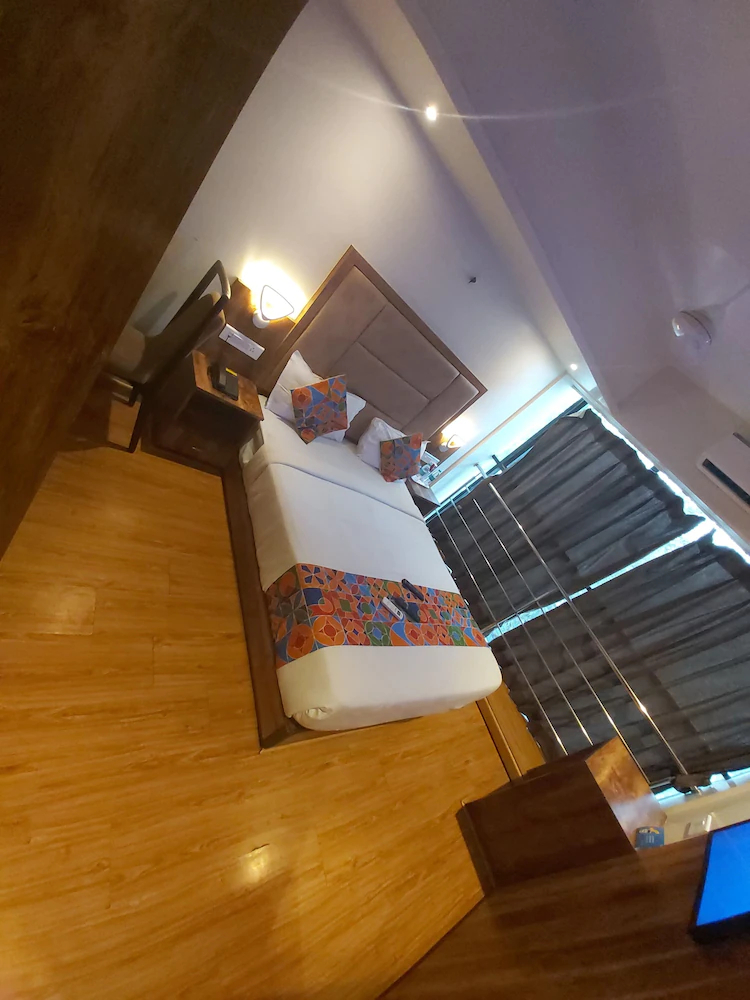 FabHotel Byaris International