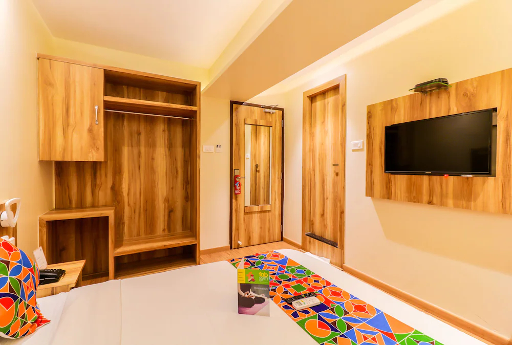 FabHotel Byaris International