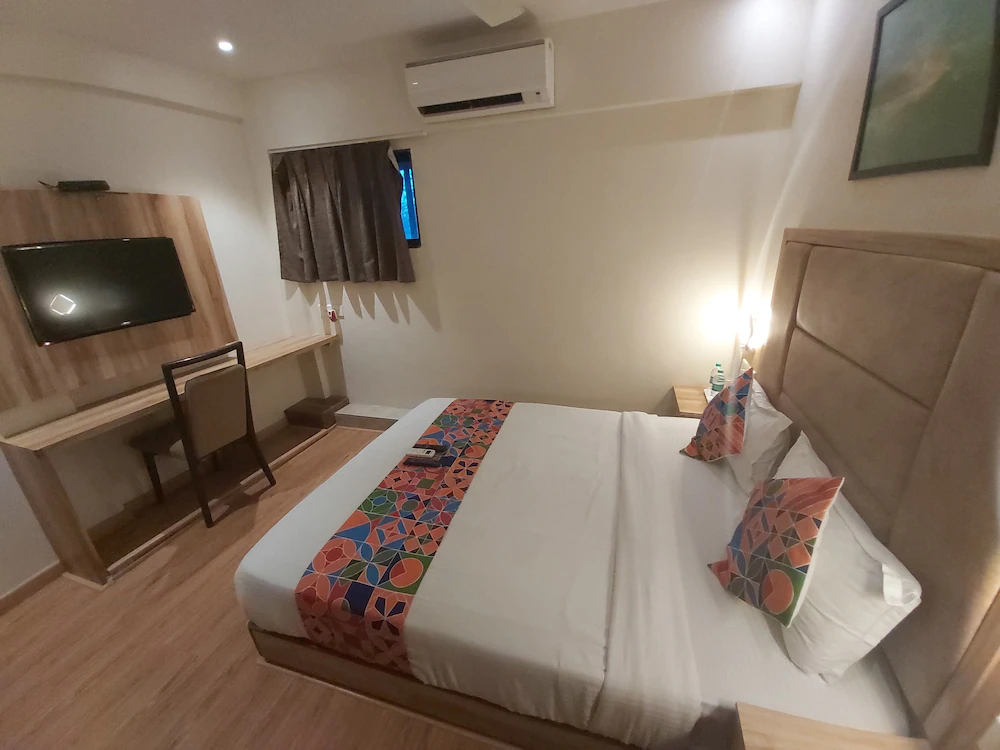 FabHotel Byaris International