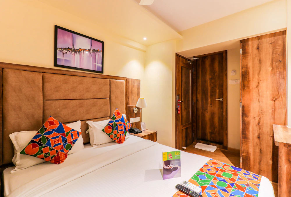 FabHotel Byaris International