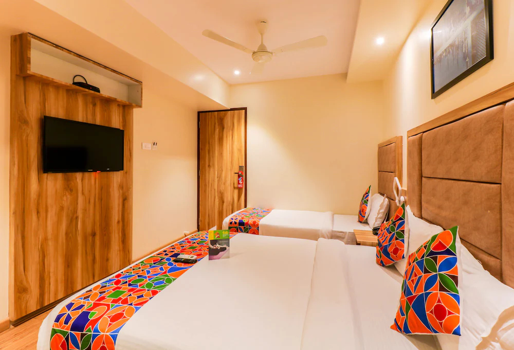 FabHotel Byaris International