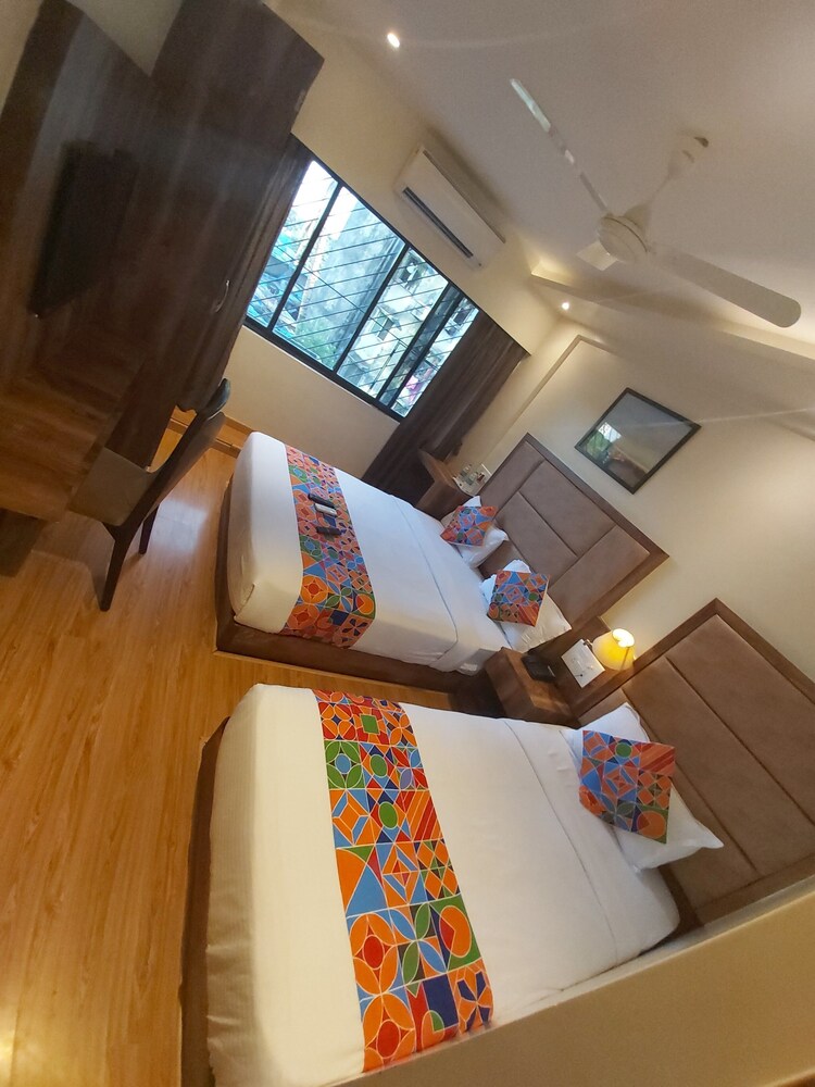 FabHotel Byaris International