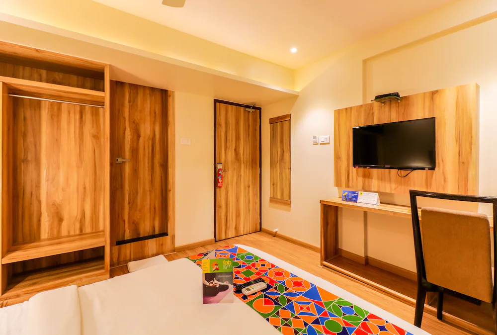 FabHotel Byaris International