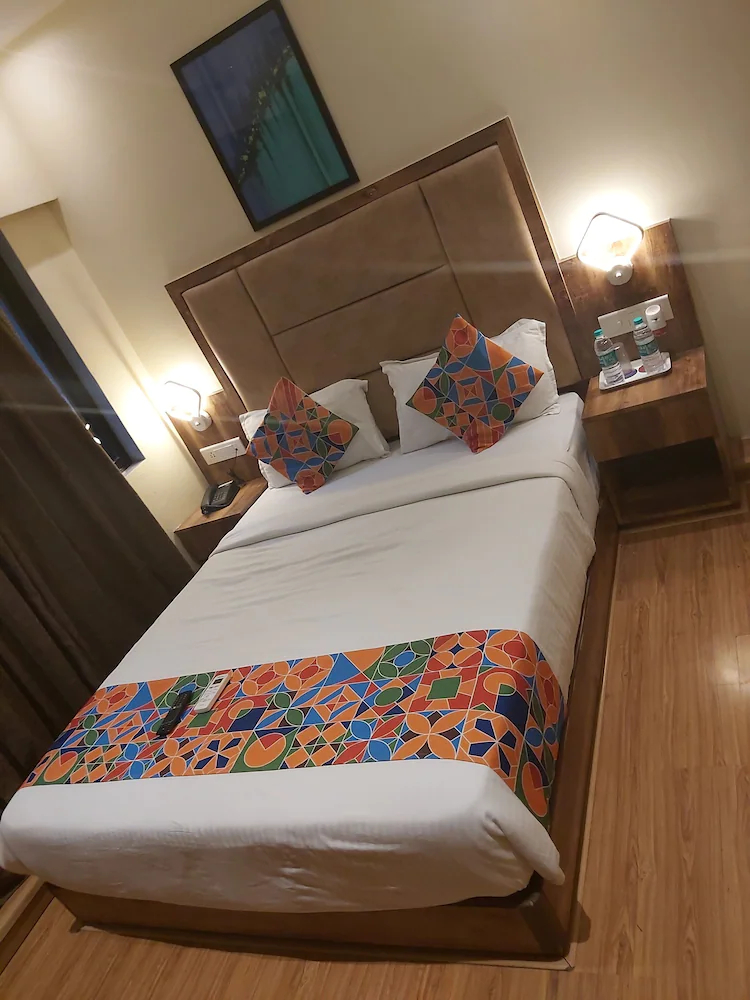 FabHotel Byaris International