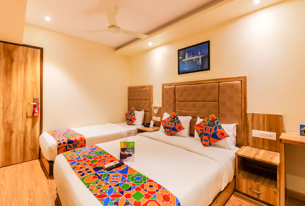 FabHotel Byaris International