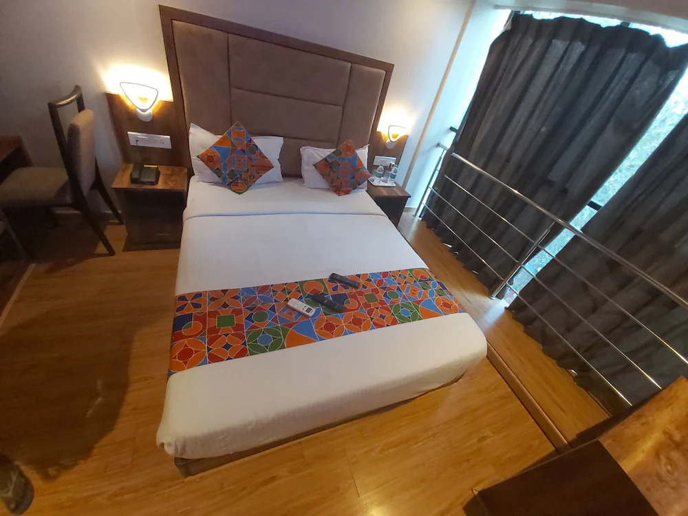 FabHotel Byaris International