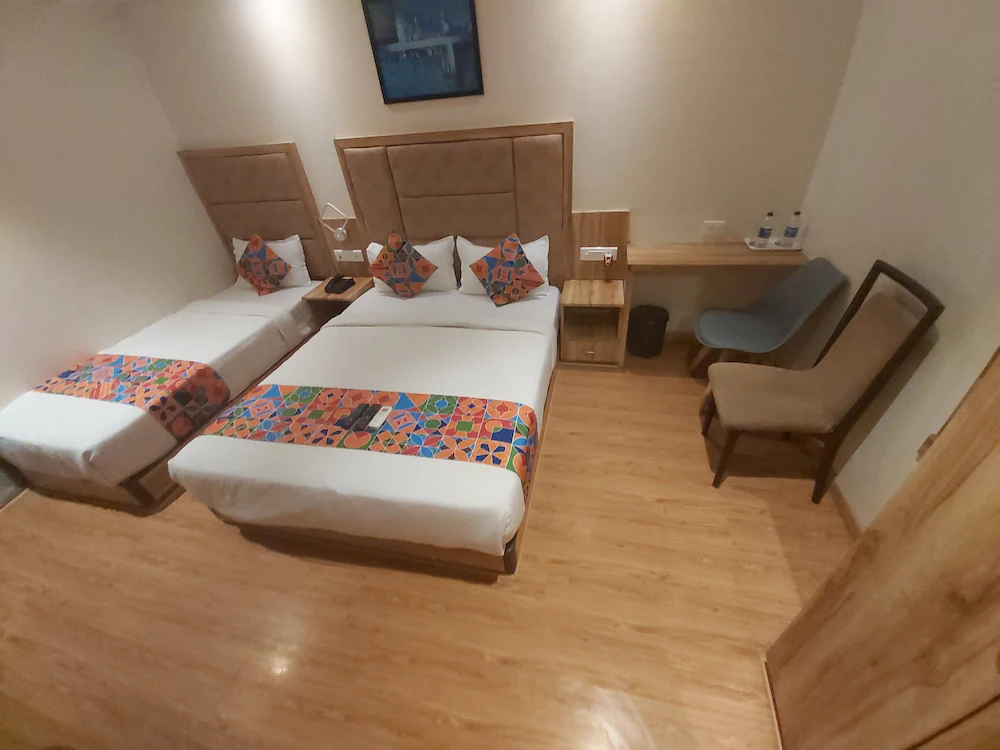 FabHotel Byaris International