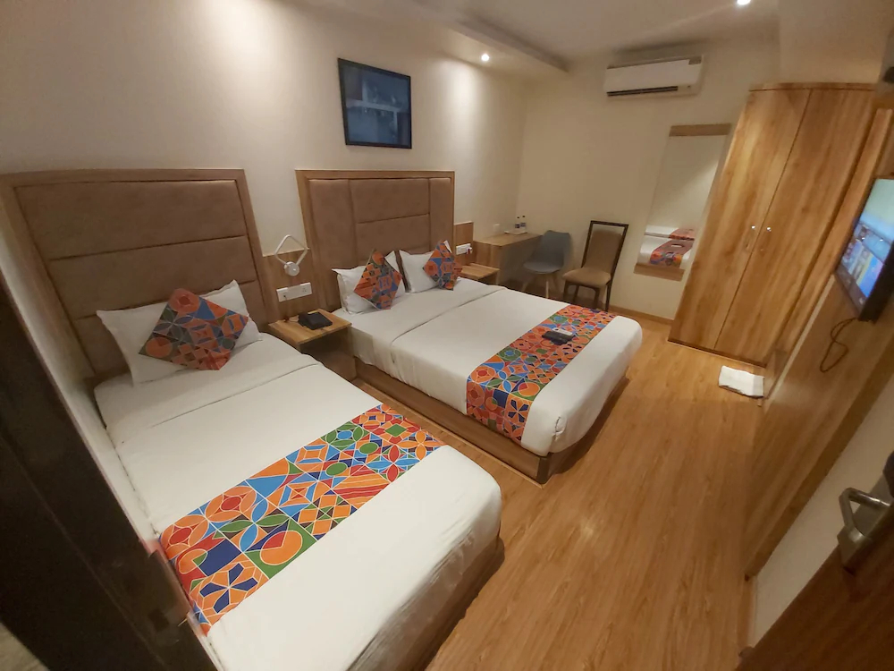 FabHotel Byaris International