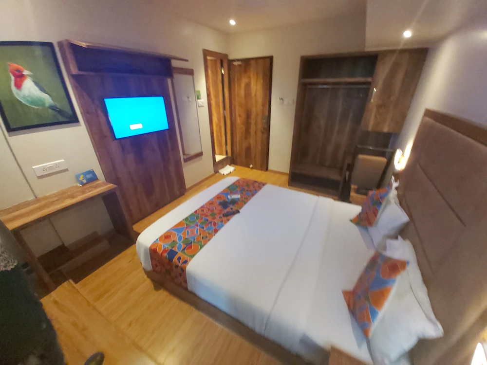 FabHotel Byaris International