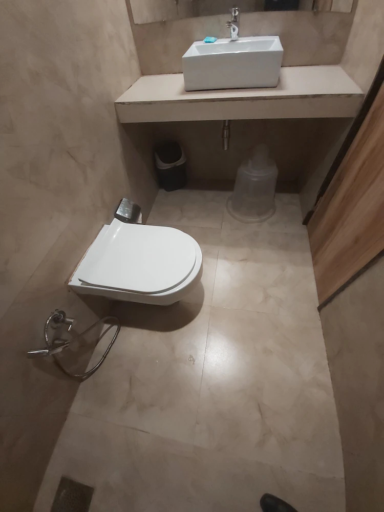 FabHotel Byaris International