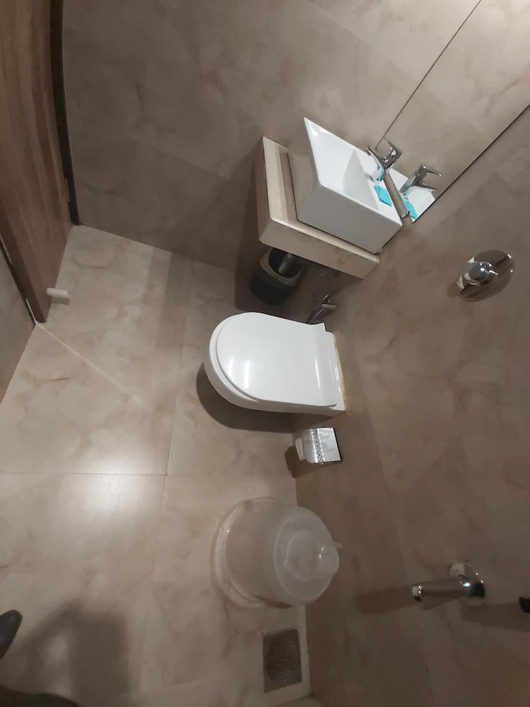 FabHotel Byaris International