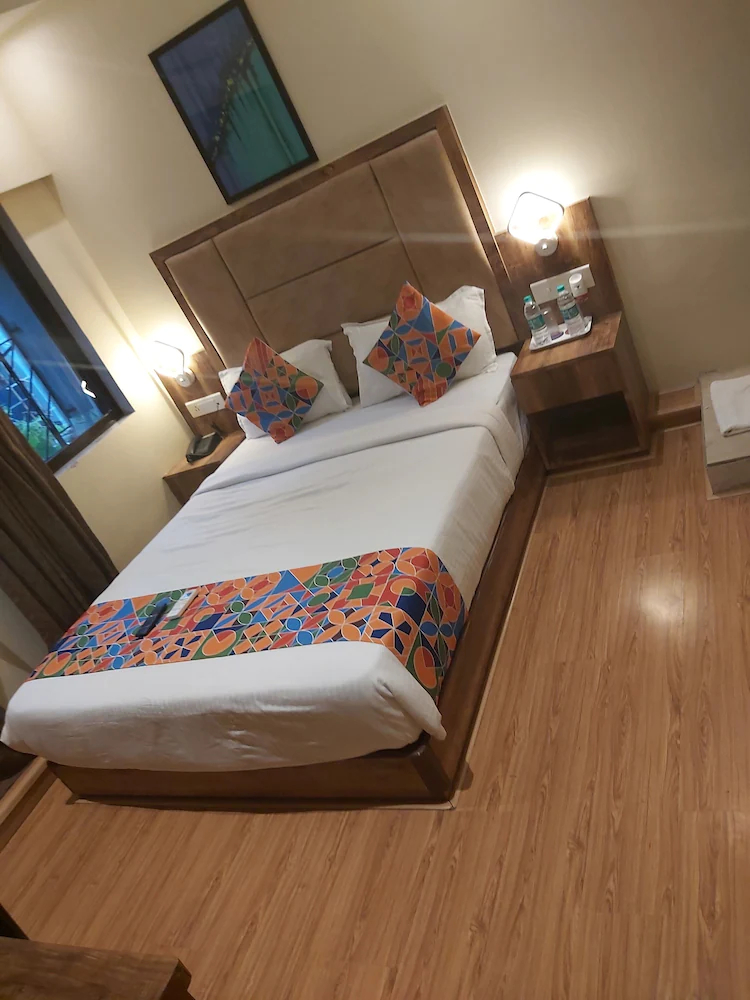 FabHotel Byaris International