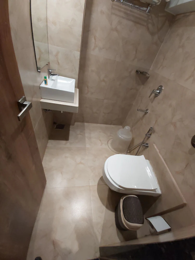 FabHotel Byaris International