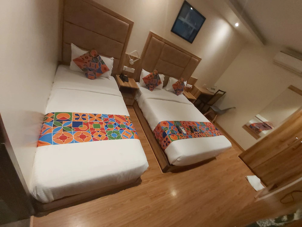 FabHotel Byaris International