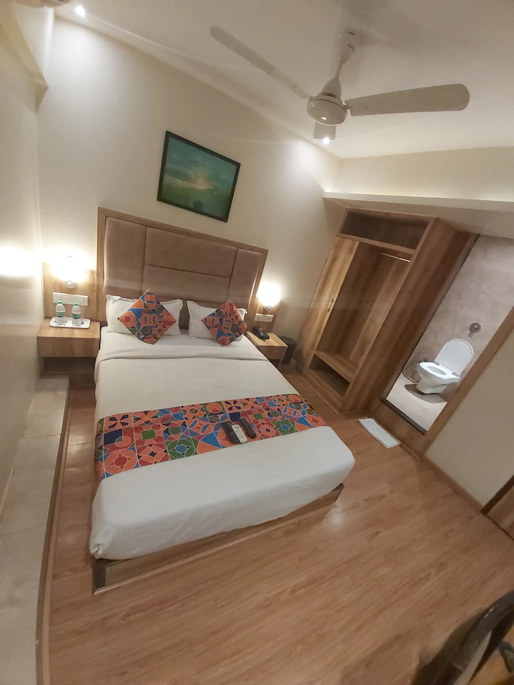 FabHotel Byaris International