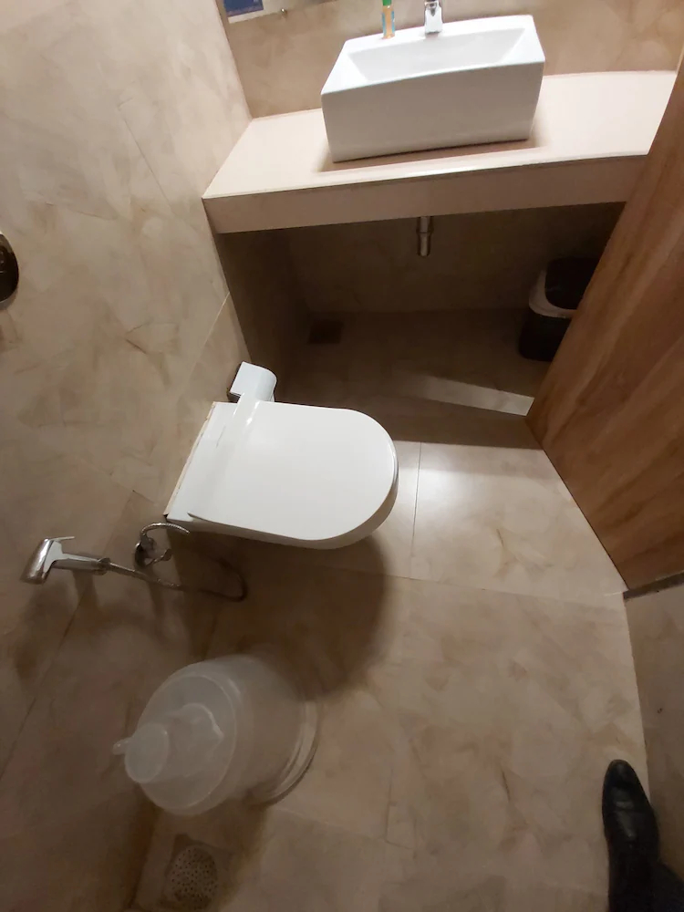 FabHotel Byaris International