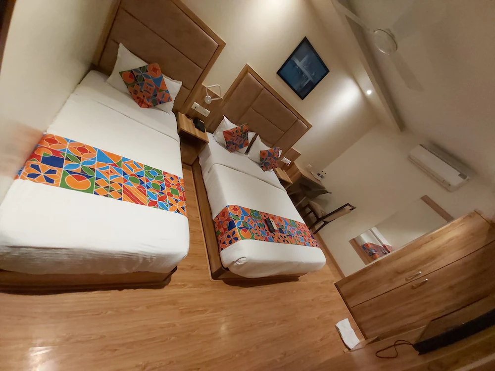 FabHotel Byaris International