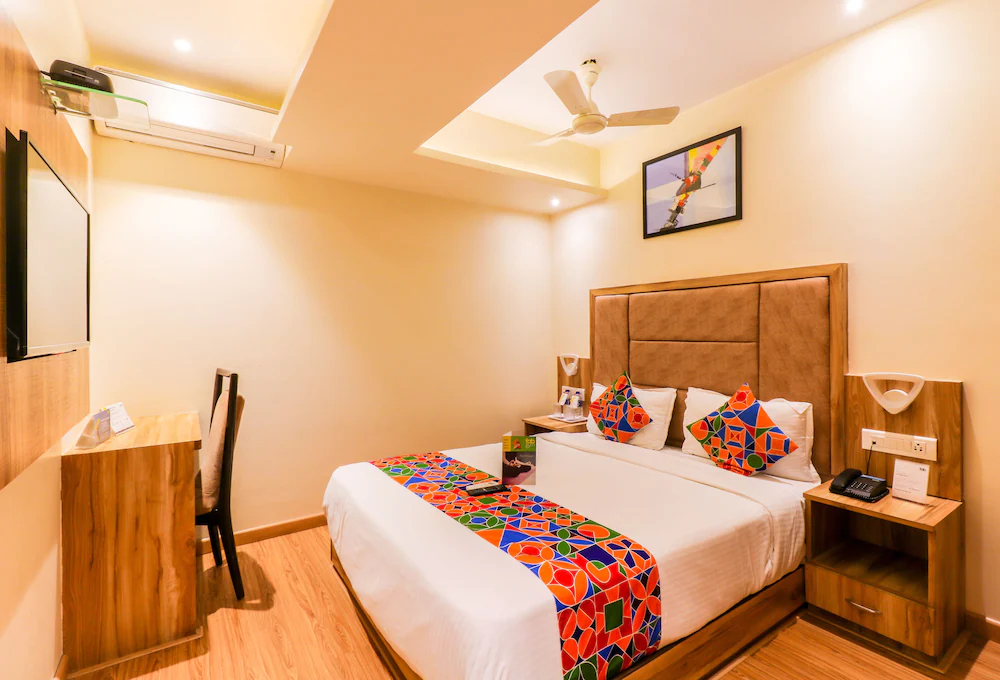 FabHotel Byaris International