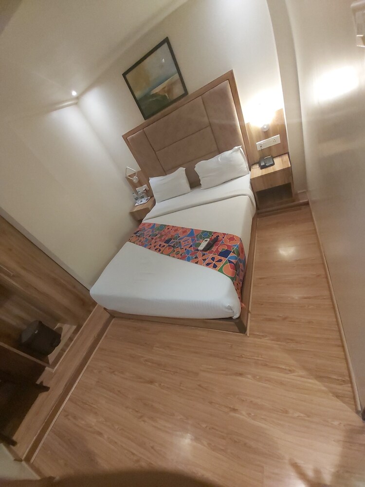 FabHotel Byaris International