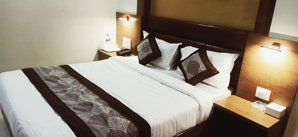 Hotel Crystal Luxury Inn